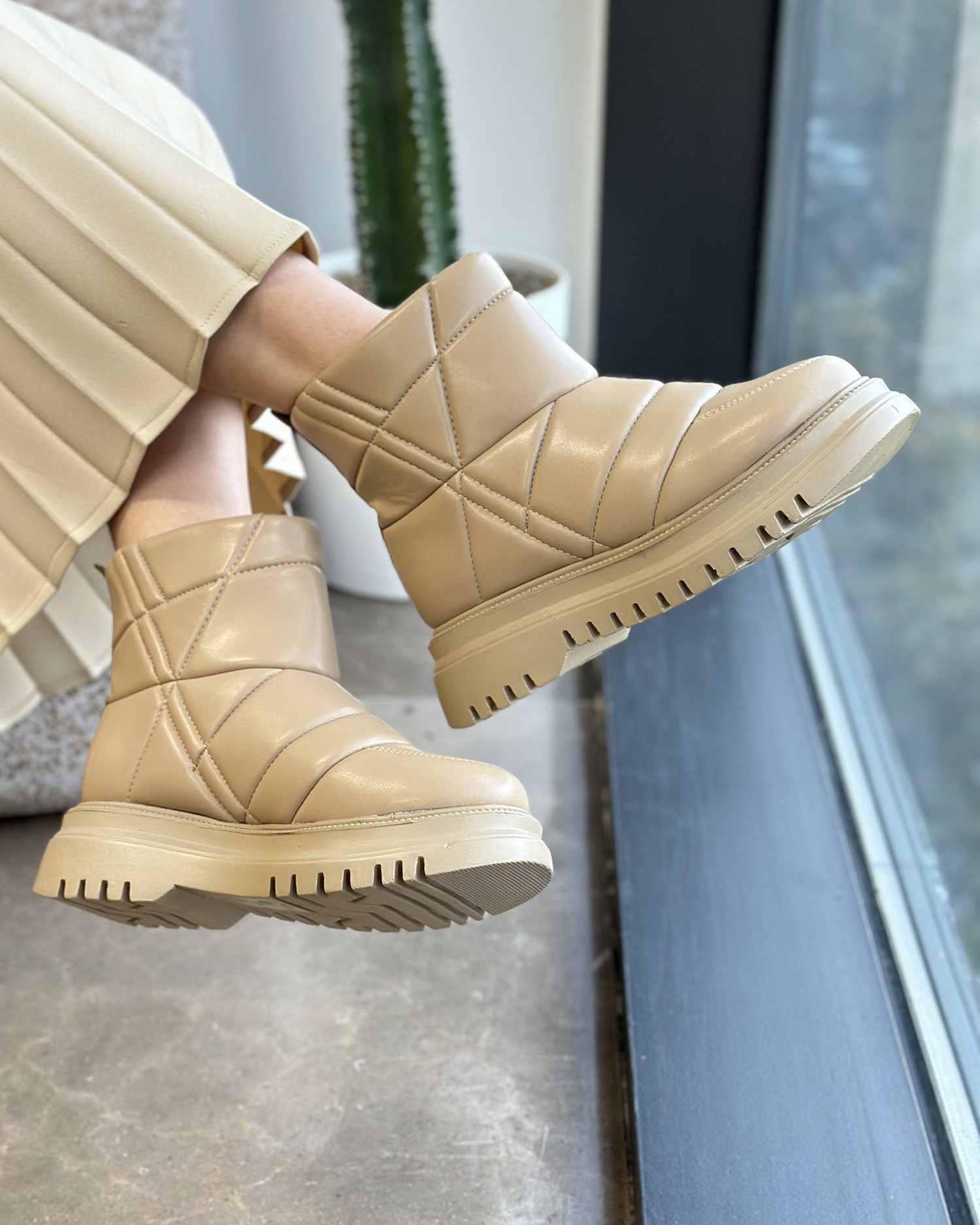 بوت-چرم-دوخت-دار