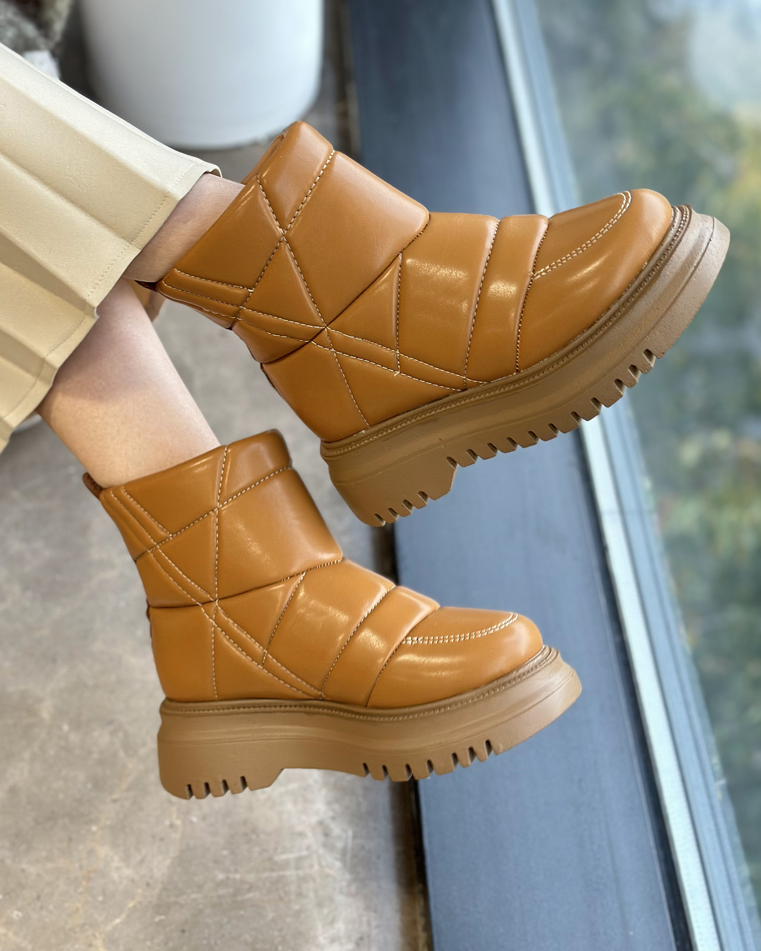 بوت-چرم-دوخت-دار